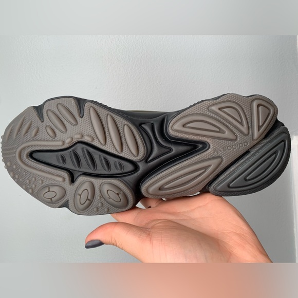 Adidas Ozweego Green and Black Size:8 Women/6 Men - Picture 4 of 8